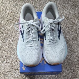 Brooks Women's Light Gray Sneakers